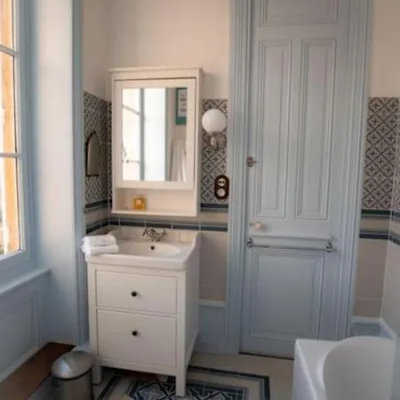 Ou D'hotes Au Chateau De Montclair