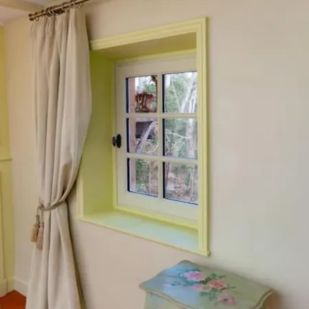 Ou D'hotes Au Chateau De Montclair Pommiers (Rhone)