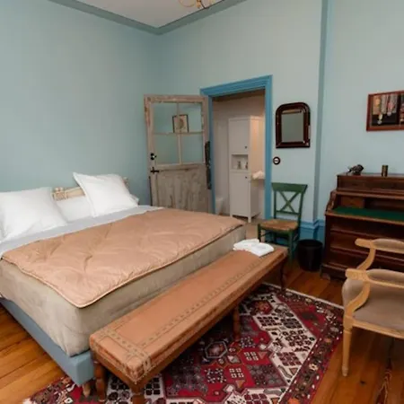 Ou D'hotes Au Chateau De Montclair *