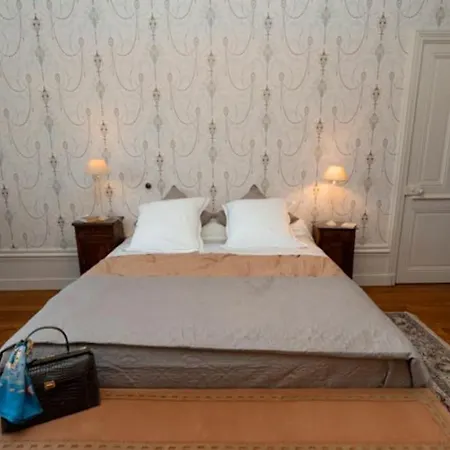 Ou D'hotes Au Chateau De Montclair Pommiers (Rhone)